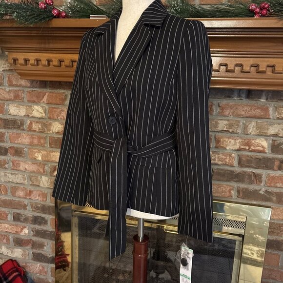 Le Suit Petite Black Pin Stripe Blazer Size 8P New Jacket Only - Picture 2 of 9
